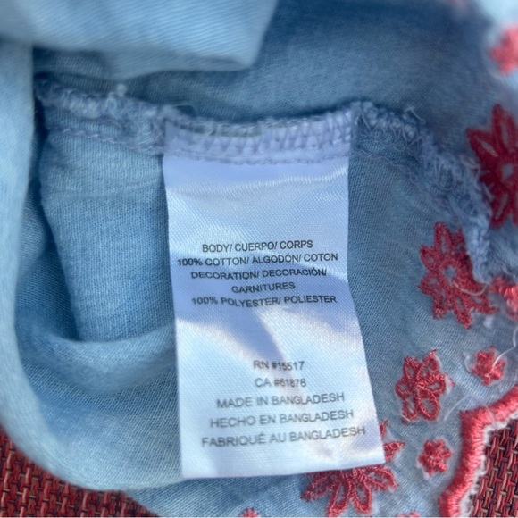 🍭Vince Camuto Girls' Chambray Romper with Pink Floral Embroidery Accents 24m - Picture 4 of 5